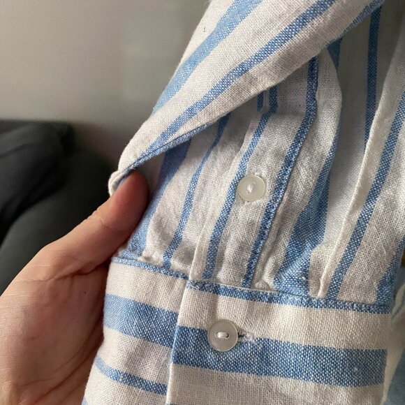 NWT Abercrombie Blue and White Striped Linen and Cotton Blend Button Down Size M - Picture 7 of 8